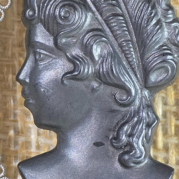 Vintage Suspended Black Glass Cameo Oval Silver Tone Brooch - Picture 2 of 4